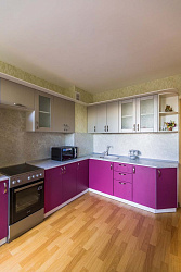 Серо-фиолетовая угловая кухня с фасадми ЛДСП Хлоя