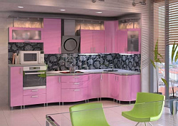 Кухня в розовом цвете с радиусными фасадами кварц