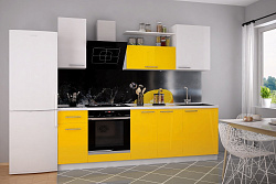 Кухня с жёлтыми фасадами и  фартуком с фотопечатью