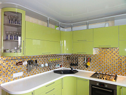 Светло зеленая кухня с фасадами акрил Мускат акрил