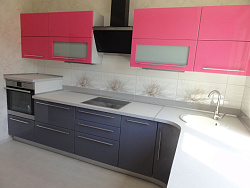 Современная серо-розовая акриловая кухня Фергана акрил