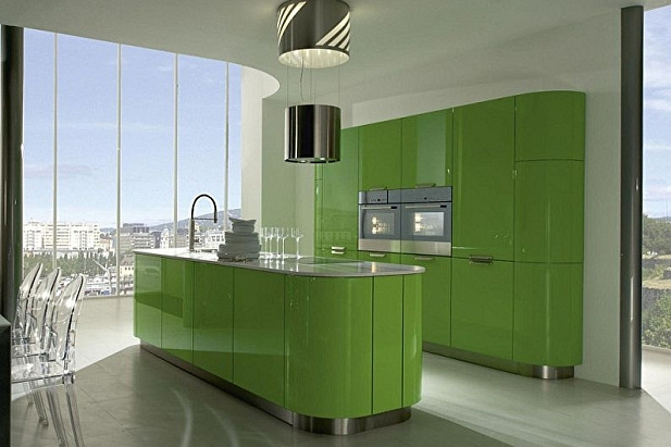 Зеленая глянцевая кухня с большим островом в стиле минимализм кварц