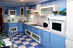 Кухня угловая со столешницей акрил и фартуком плиткой