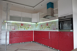 Красно-белая кухня с барной стойкой МДФ в пленке Леа с барной стойкой