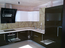 П-образная кухня Хай-Тек с акриловыми фасадами Геликон акрил