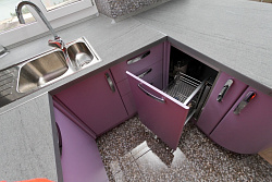 Светло фиолетовая п-образная кухня МДФ пленка Энда с барной стойкой